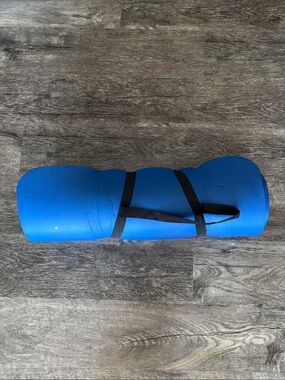 Blue Foam Exercise/Yoga Mat with Carry Strap - Amazon Basics